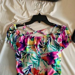 Cold shoulder tankini swim top